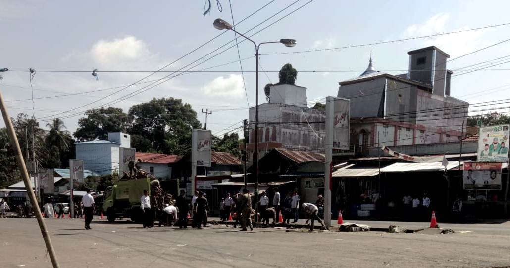 Pemkab Bartim Melalui Dinas Terkait Lakukan Penertiban Pasar.