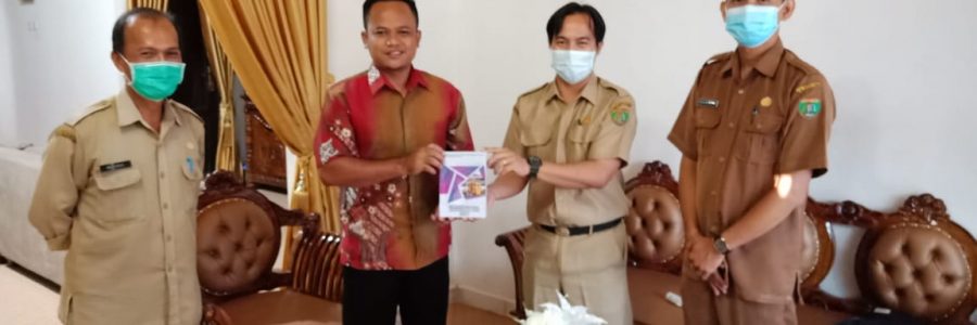 WAKIL BUPATI DAN KETUA DPRD BARTIM APRESIASI TERBITNYA BUKU STATISTIK SEKTORAL 2021