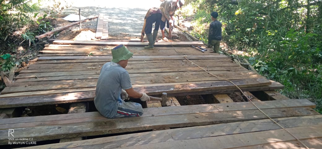 JEMBATAN DESA DIREHAB, WARGA GUMPA GEMBIRA