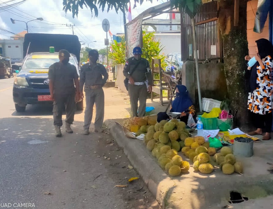 POL PP Tertibkan Pedagang Tak Disiplin Protkes