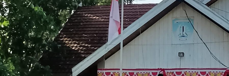 DISKOMINFOSANTIK BARTIM KIBARKAN SANG MERAH PUTIH