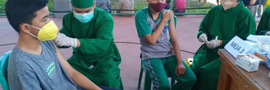 BERIKAN MOTIVASI, BUPATI BARTIM TINJAU VAKSIN DI TAMIANG LAYANG & AMPAH