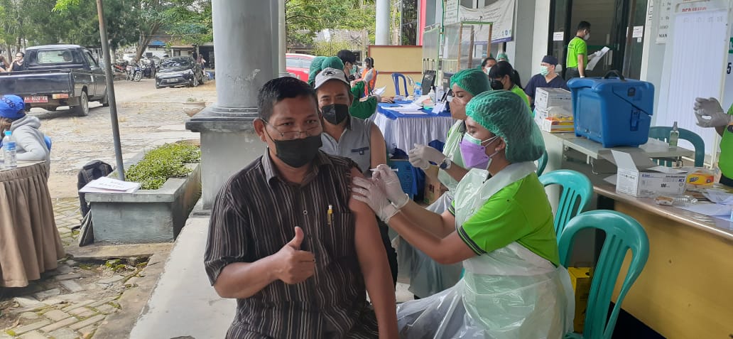 TERJUNKAN 5 DOKTER & 4 VAKSINATOR, RSUD TAMIANG LAYANG GELAR VAKSIN MASSAL