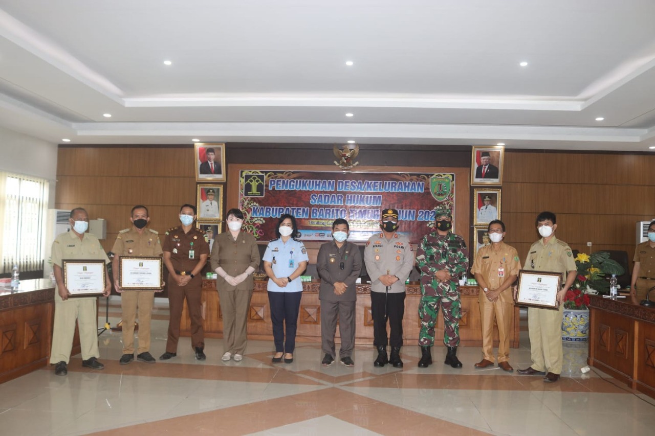 KELURAHAN TAMIANG LAYANG & DESA MARAGUT  DINILAI SADAR HUKUM, BUPATI BARTIM: INI PENGHARGAAN & KEBANGGAAN TAK TERNILAI HARGANYA