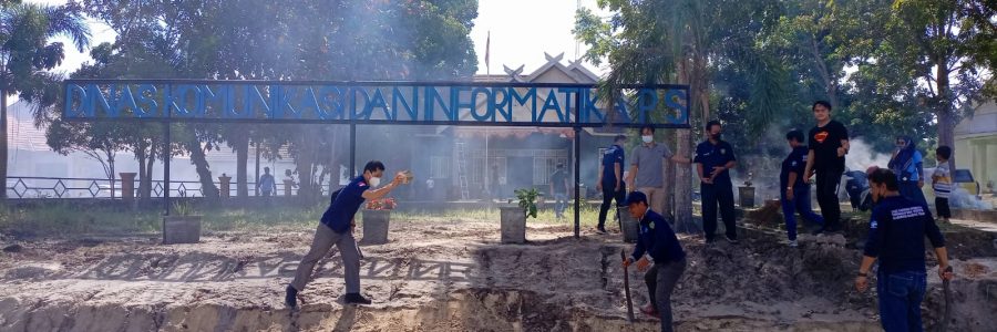 DISKOMINFOSANTIK BARTIM BERSIH-BERSIH HALAMAN