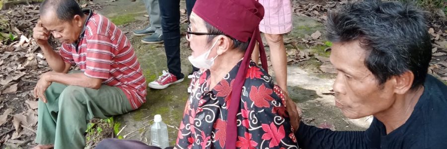 PEMKAB BARTIM LAKUKAN PROSESI AMBIL TANAH DAN AIR DI DESA PULAU PATAI UNTUK DIBAWA KE IKN