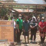 CAMAT BENUA LIMA TINJAU BEDAH RUMAH DI BAMBAN