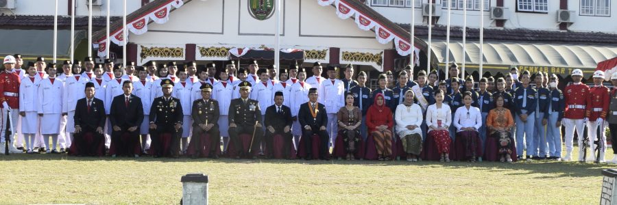 UPACARA PENURUNAN BENDERA MERAH PUTIH SUKSES