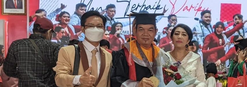 BUPATI BARITO TIMUR WISUDA GELAR DOKTOR