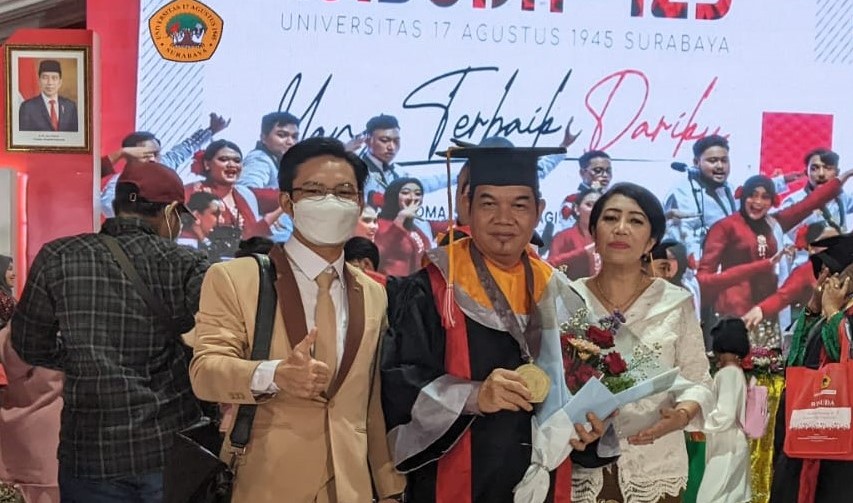 BUPATI BARITO TIMUR WISUDA GELAR DOKTOR