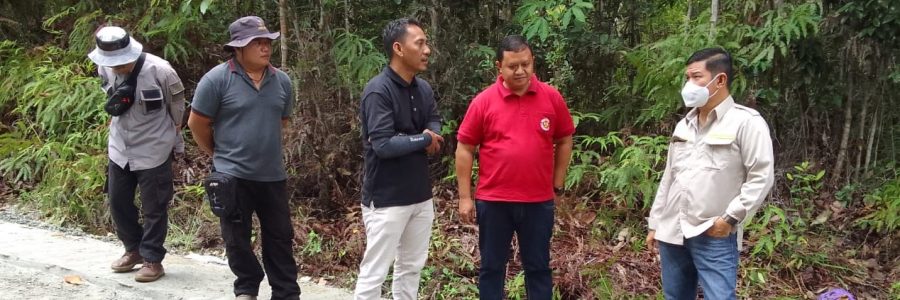 BUPATI  CEK LANGSUNG PROYEK PENINGKATAN JALAN GUMPA-MANGKARAP