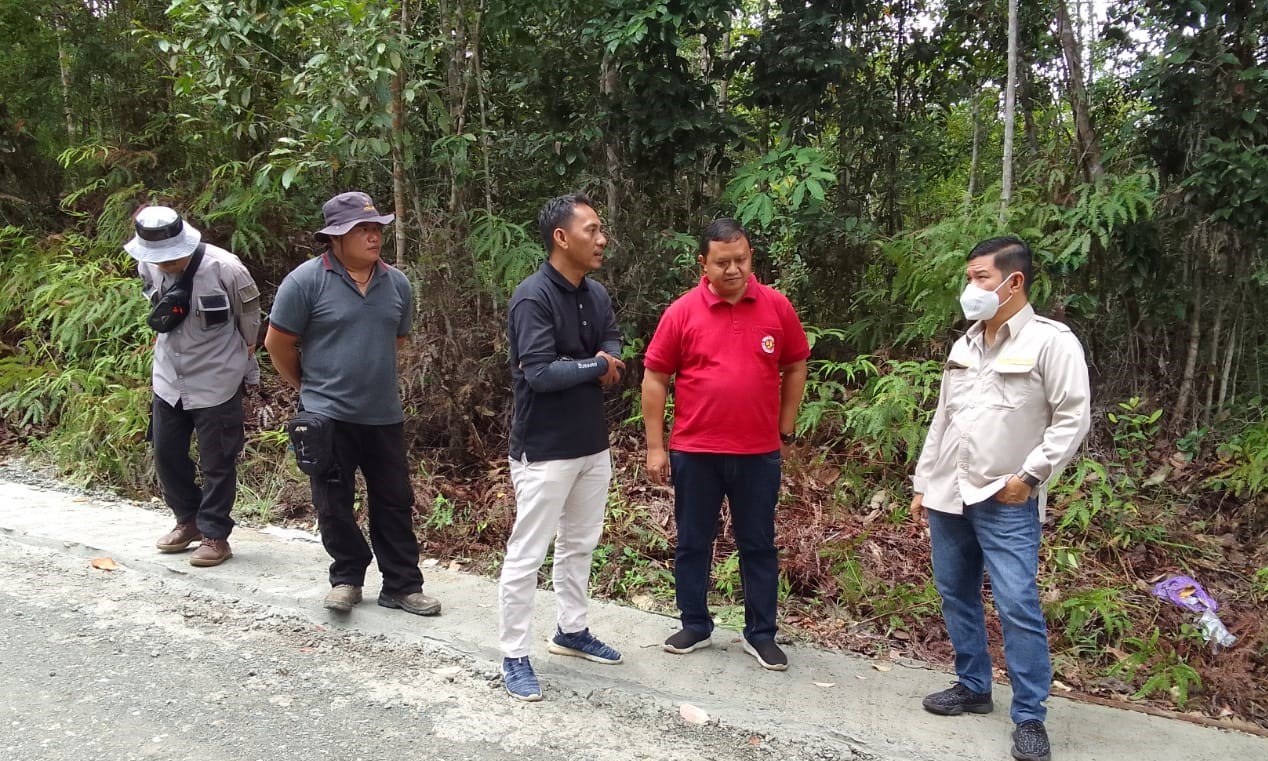 BUPATI  CEK LANGSUNG PROYEK PENINGKATAN JALAN GUMPA-MANGKARAP