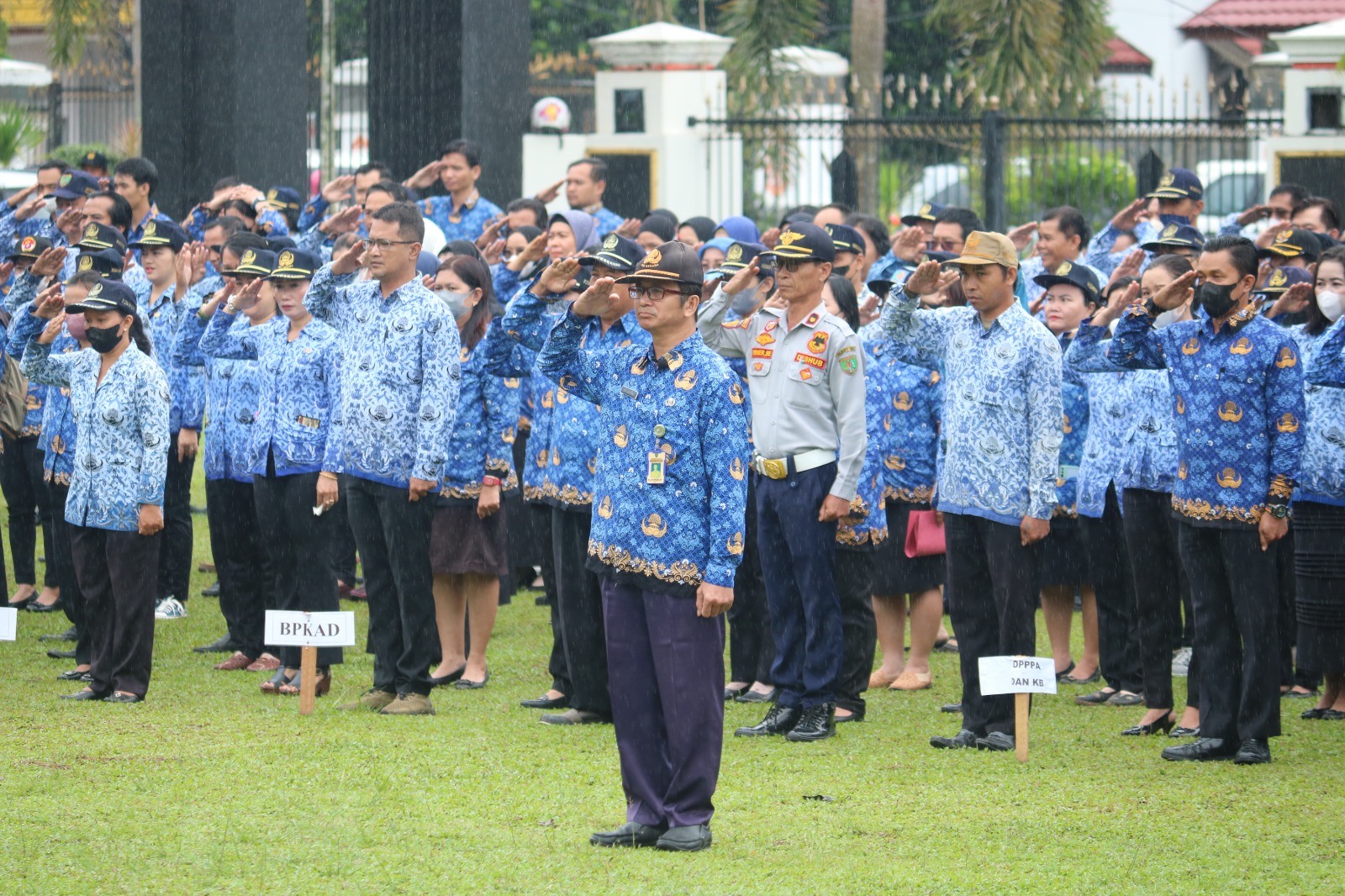 GERIMIS TAK MENJADI HALANGAN, APEL KESADARAN NASIONAL DI BARITO TIMUR BERJALAN LANCAR