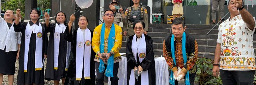 BUPATI BARITO TIMUR RESMIKAN GEDUNG GKE HERMON LONGKANG
